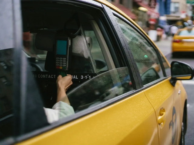 Interior taxi con usuario